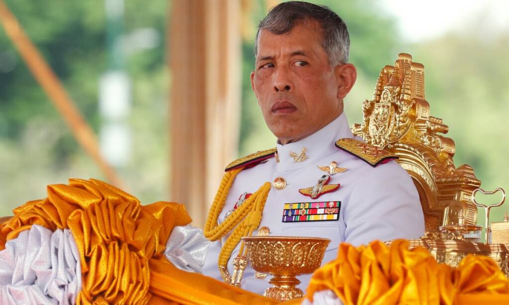 Gli studenti guidano il movimento di protesta in Thailandia 1 KIng of Thailand