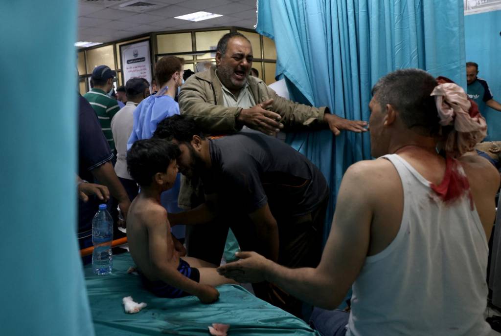 Fermare le violenze israeliane contro i civili palestinesi! 1 gaza israeli strikes 10may2021 afp edit