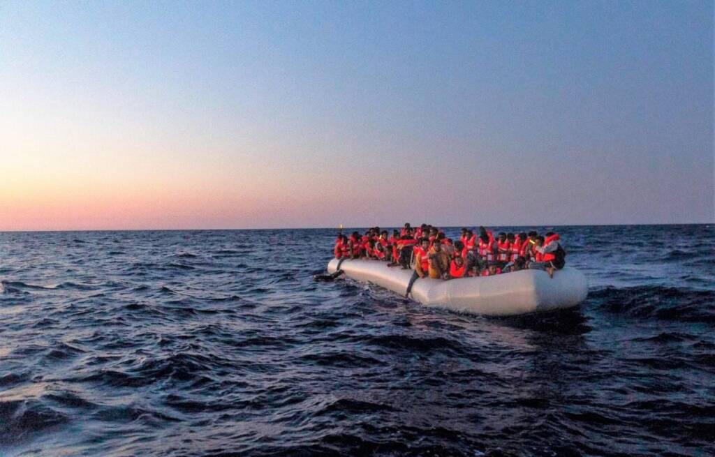 Migranti 15 sbarchi a Lampedusa hotspot al collasso 64842277 scaled 1