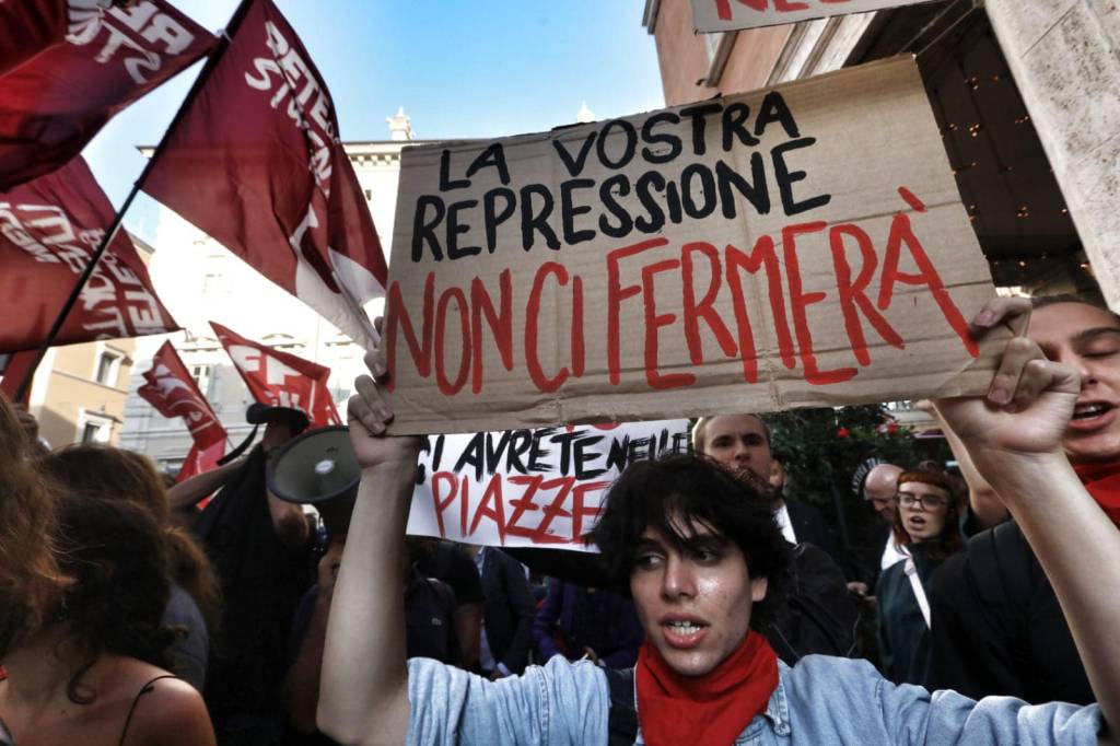 Protesta sociale davanti al Senato a fine settembre contro la legge repressiva del governo italiano foto FB CGIL