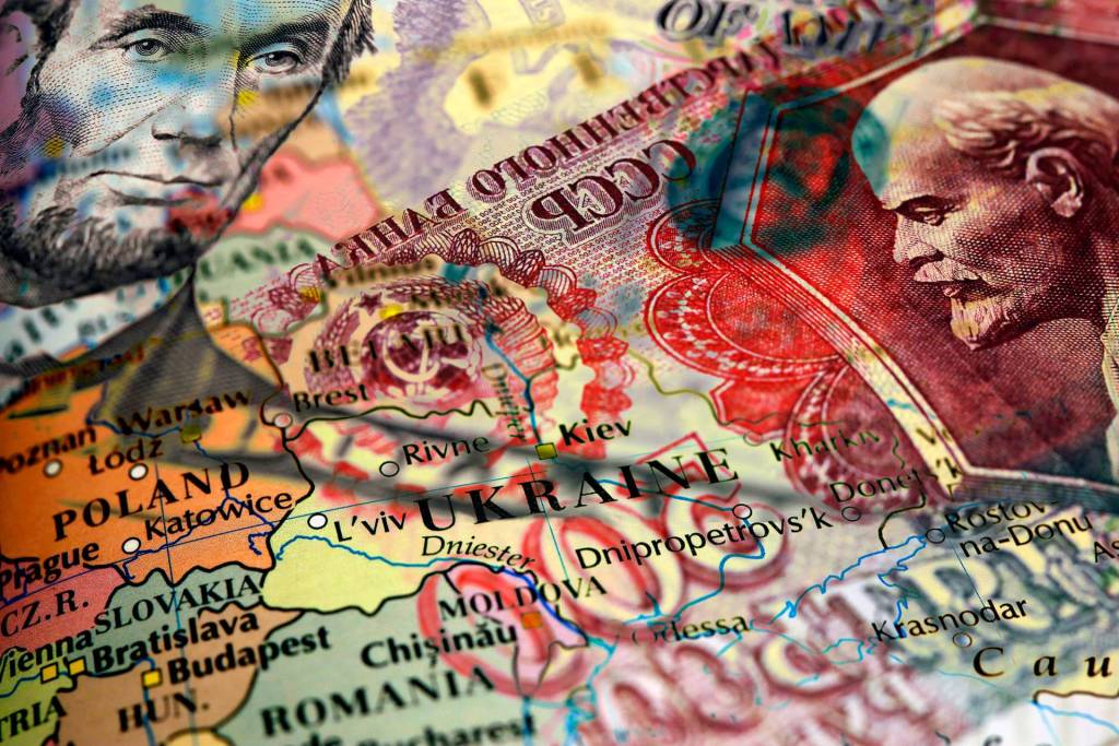 Dai BRICS guerra finanziaria al dollaro? Più facile il contrario 1 shutterstock 2098834126